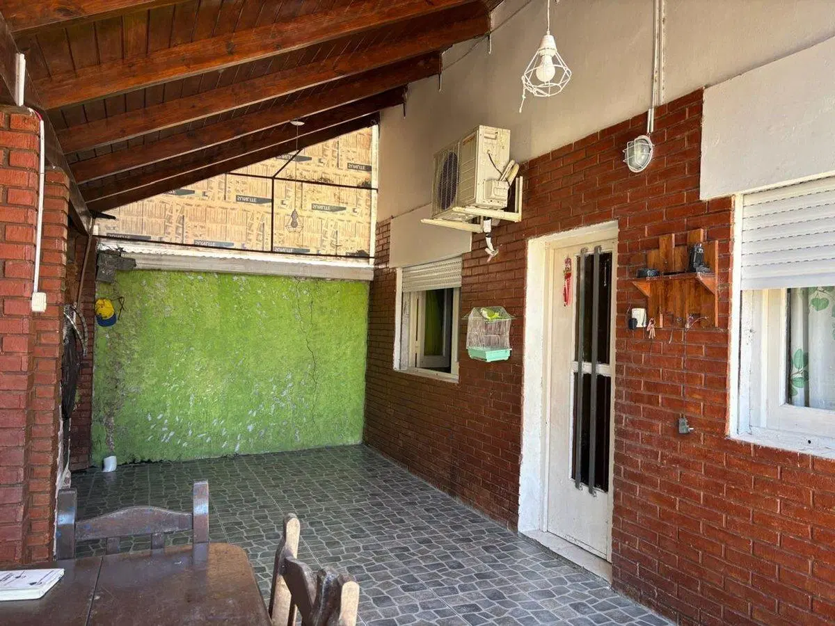Se VENDE casa en Reconquista 8