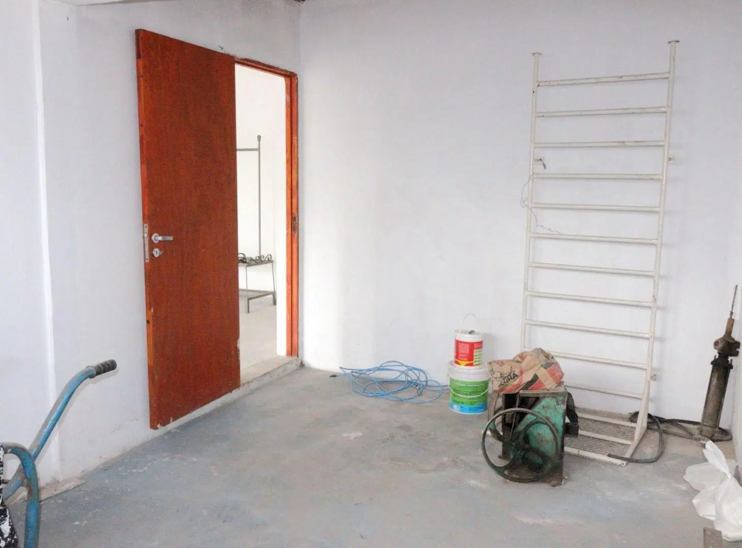 SE VENDE CASA(2 DEPTOS) EN RECONQUISTA 3