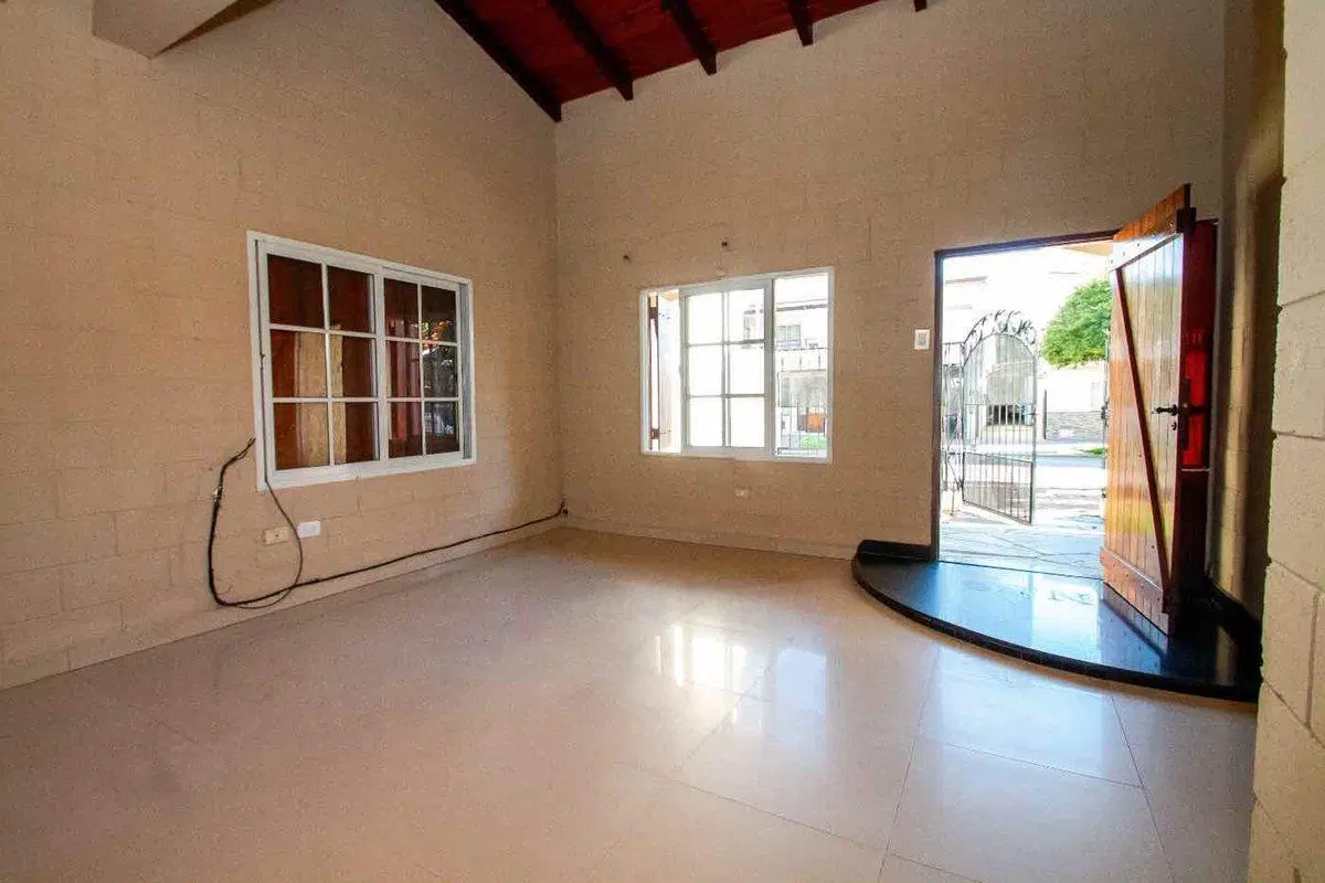 Casa en alquiler Barrio Sarmiento 4