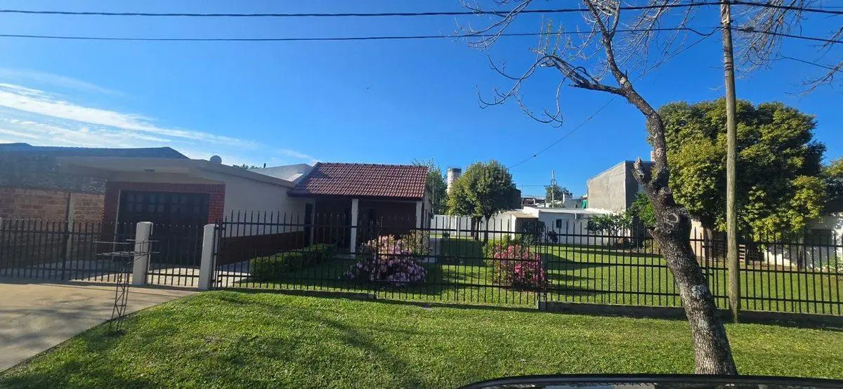 Se vende propiedad con doble potencial de alquiler 3