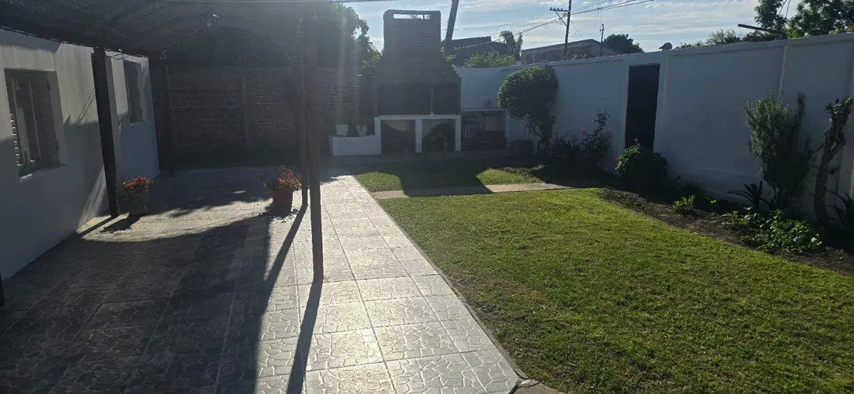Se vende propiedad con doble potencial de alquiler 4