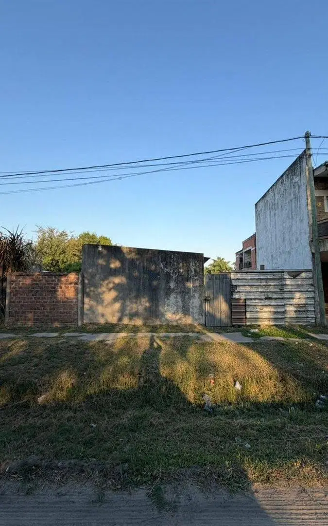 Se vende lote con construcción. 5