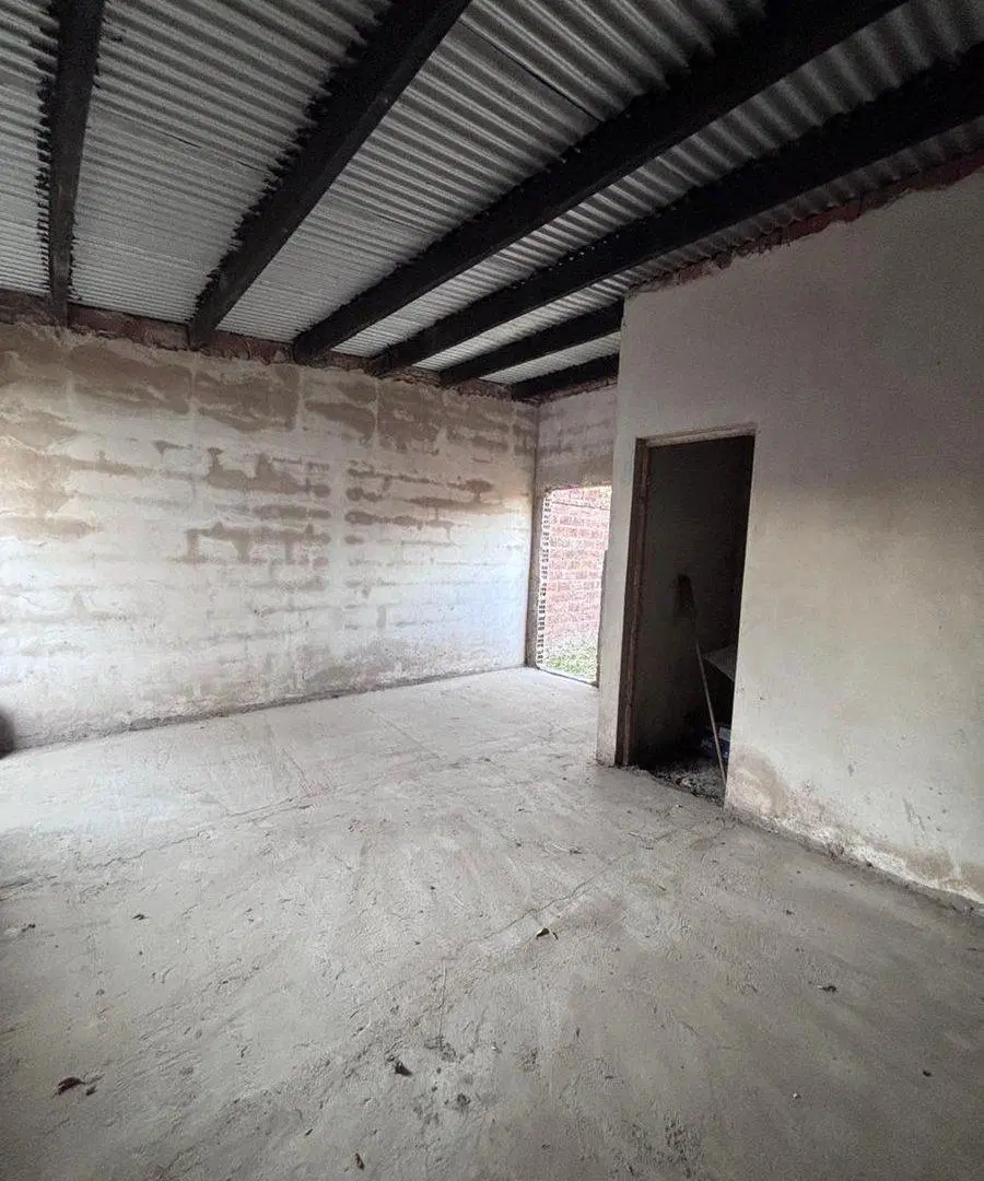 Se vende lote con construcción. 4