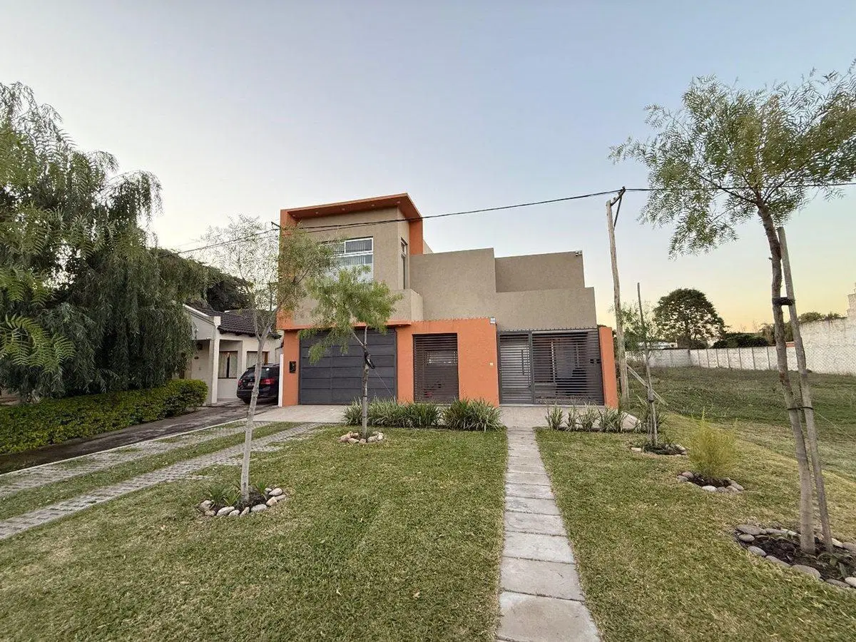 Casa en venta, Barrio Don Carlos Reconquista, 3
