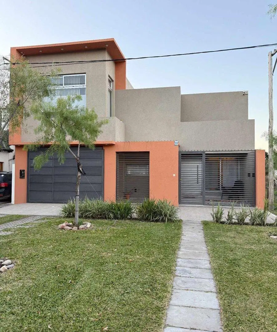 Casa en venta, Barrio Don Carlos Reconquista, 2