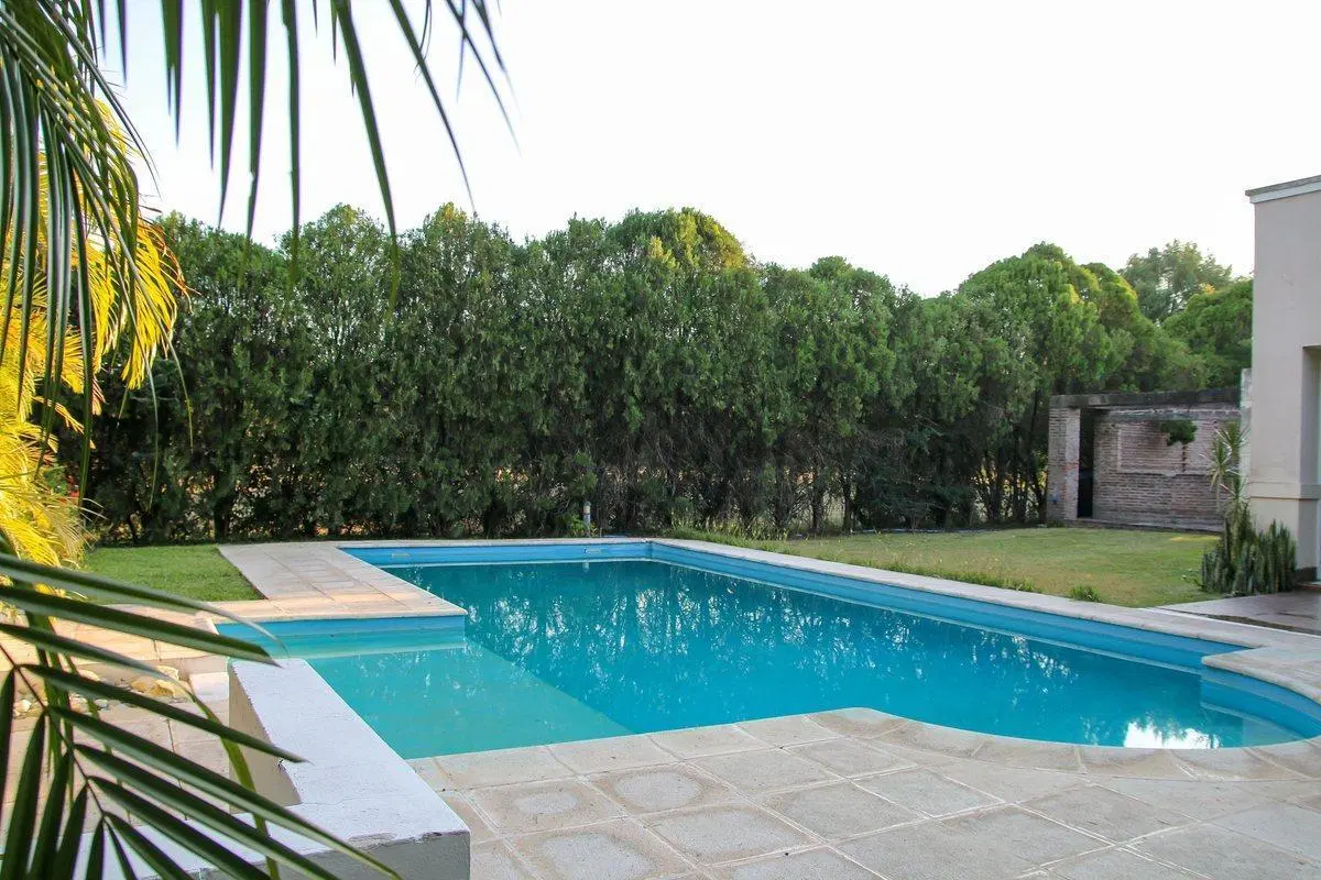 SE VENDE QUINCHO EN CLUB DE CAMPO LA RURAL RQTA. 5