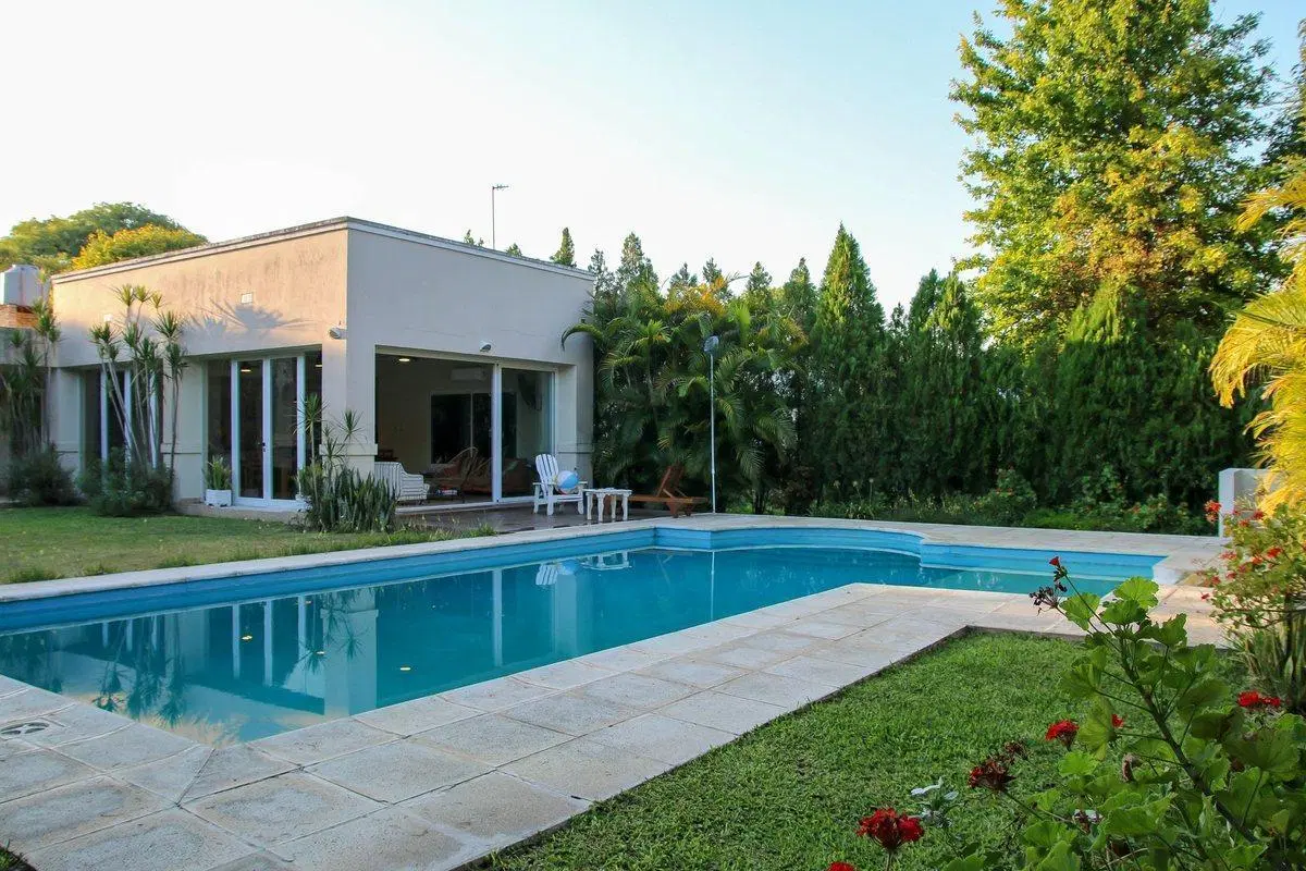 SE VENDE QUINCHO EN CLUB DE CAMPO LA RURAL RQTA. 3
