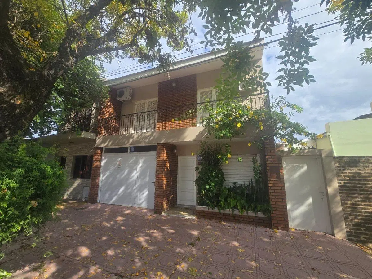 Se vende casa en centro de Reconquista 2