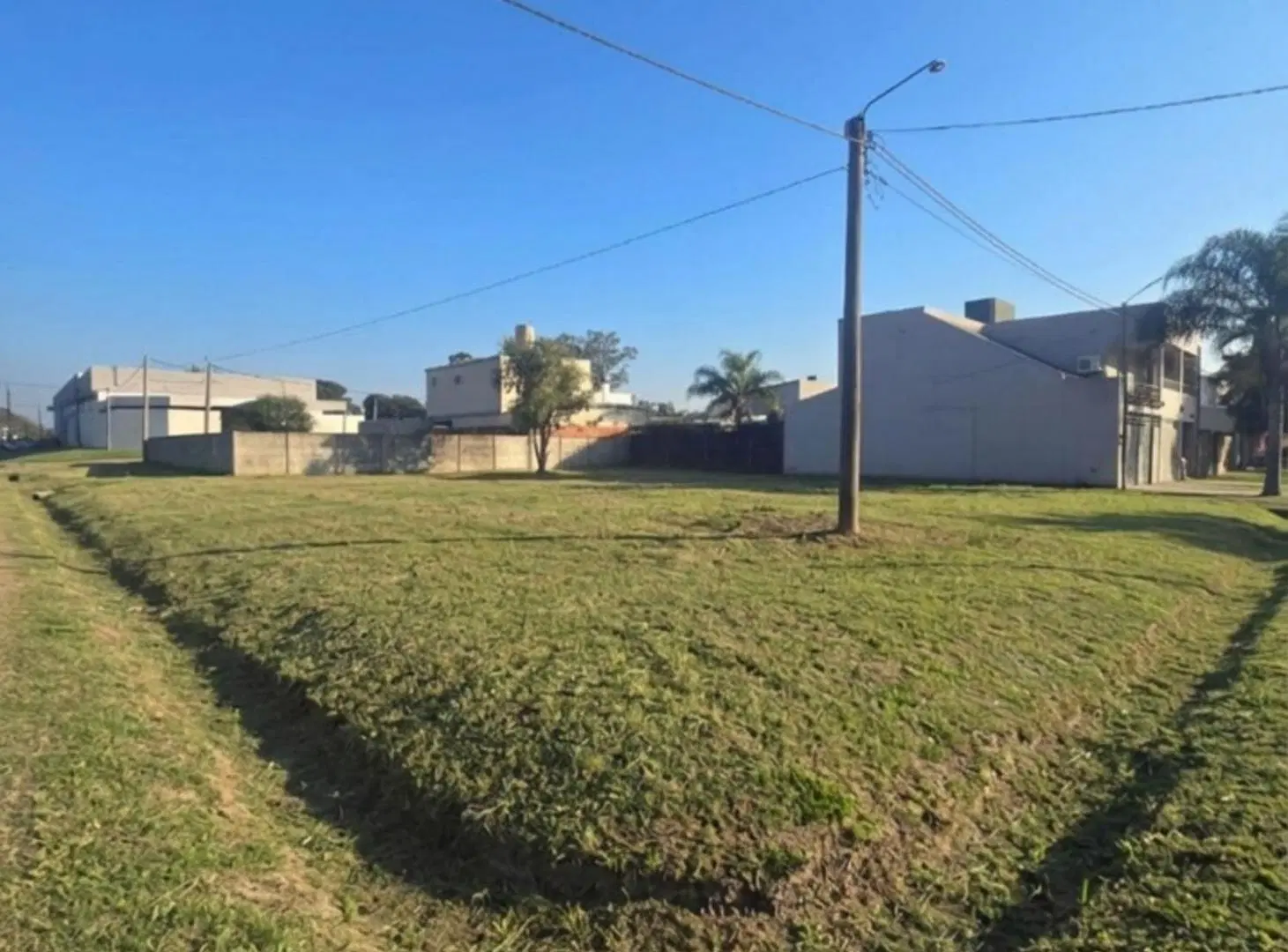 Se vende lote en esquina Lucas Funes y Chubut 2