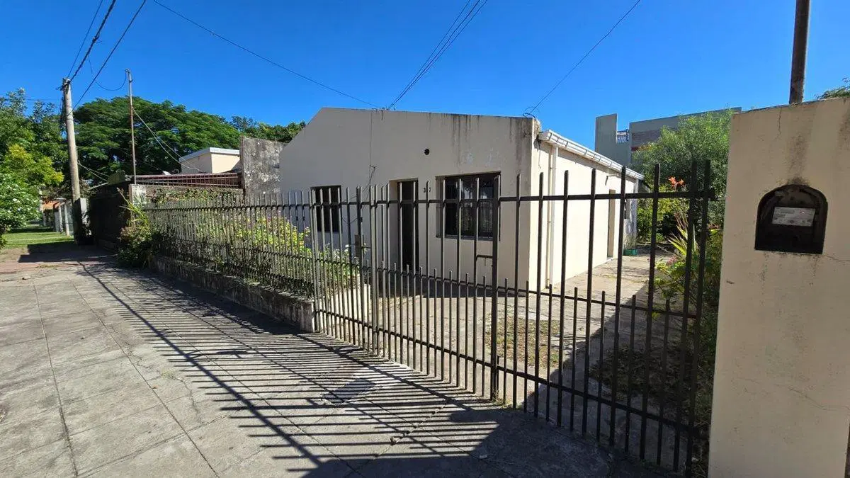 SE VENDE CASA PARA REFACCIONAR - FINANCIADA 2