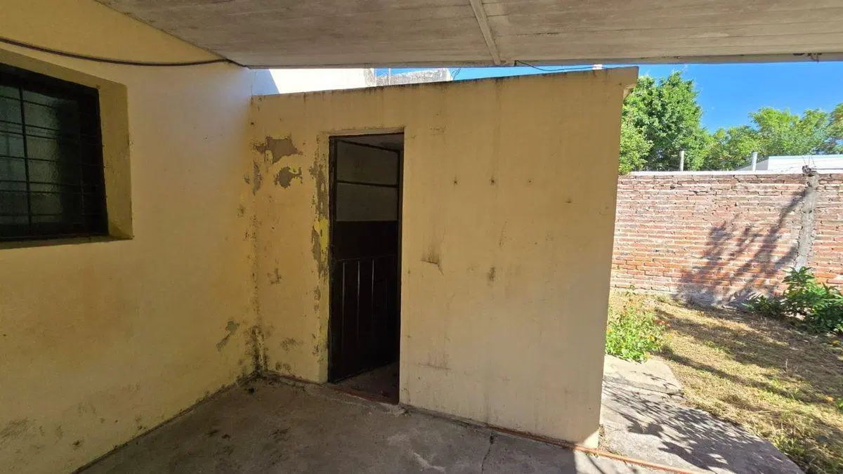 SE VENDE CASA PARA REFACCIONAR - FINANCIADA 3