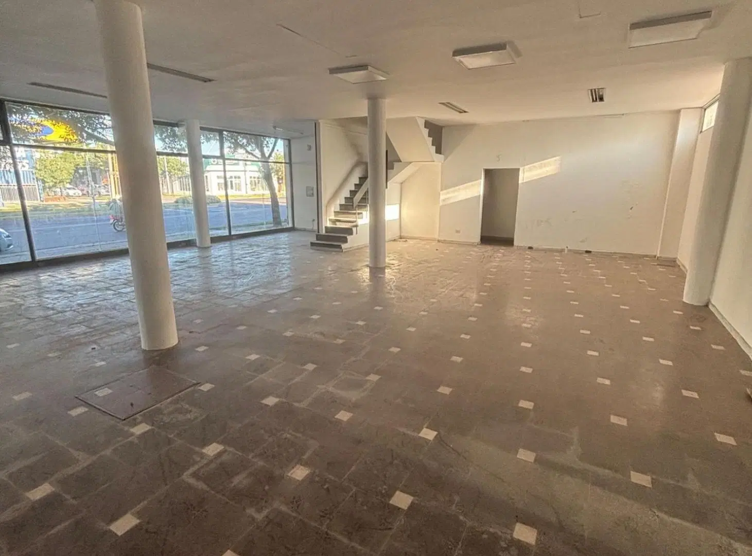 Local comercial sobre Boulevard Yrigoyen 2