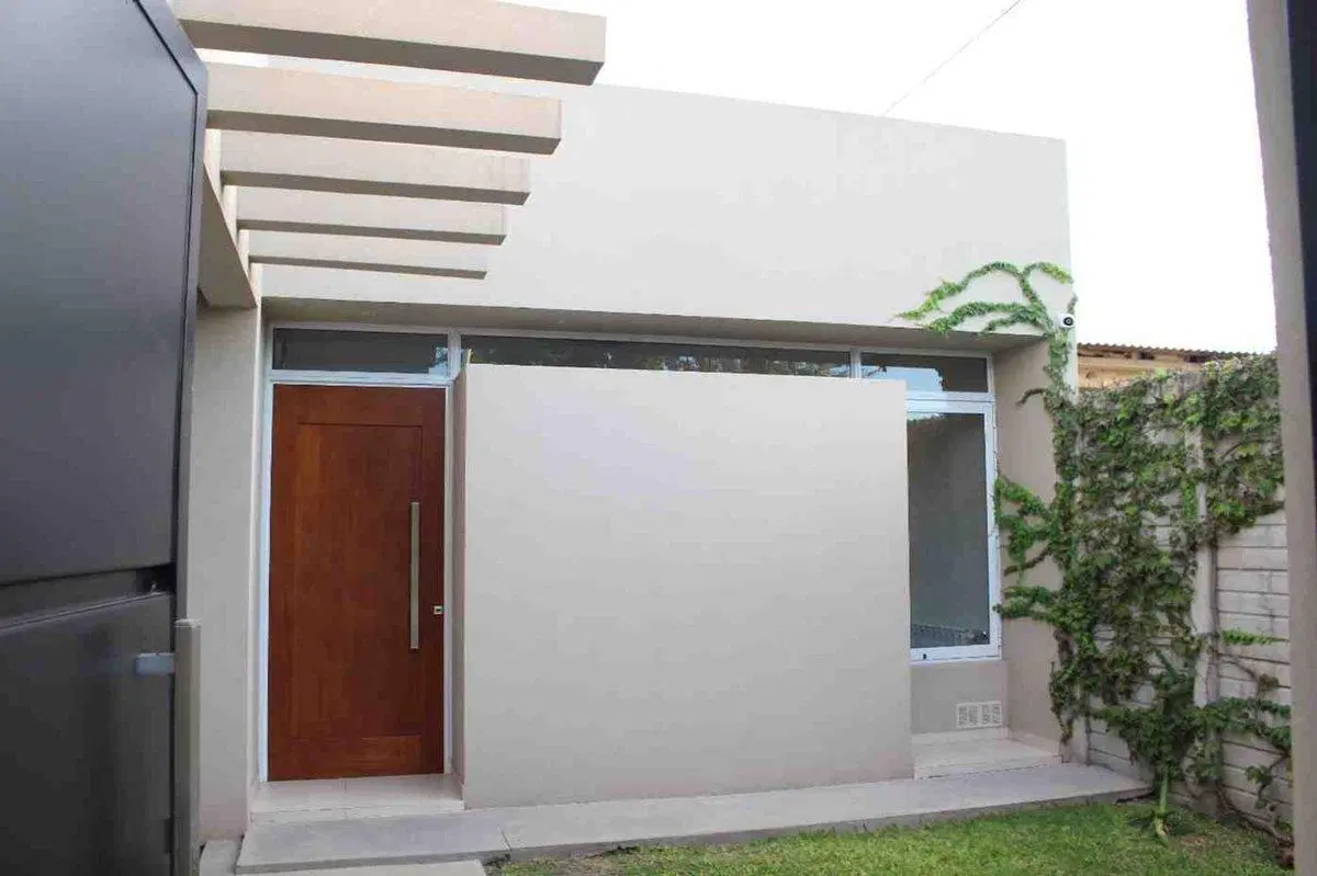 SE VENDE CASA EN BARRIO MARTELOSSI 5