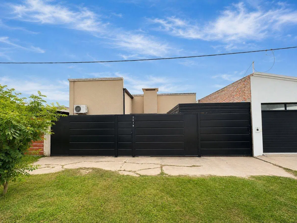 En Venta Casa de Dos Dormitorios con Piscina 2