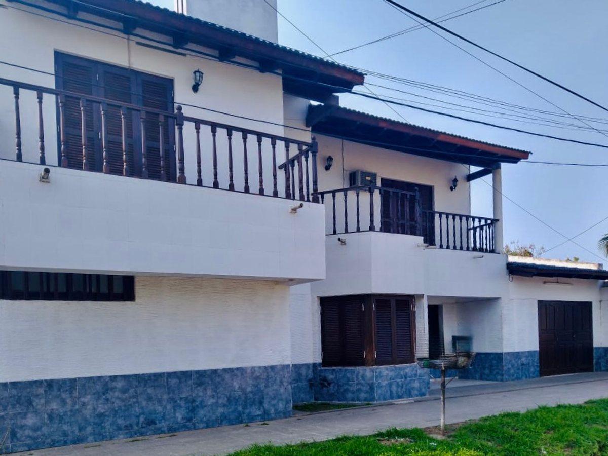 Casa en venta de 2 pisos, Barrio Carmen Luisa RQTA