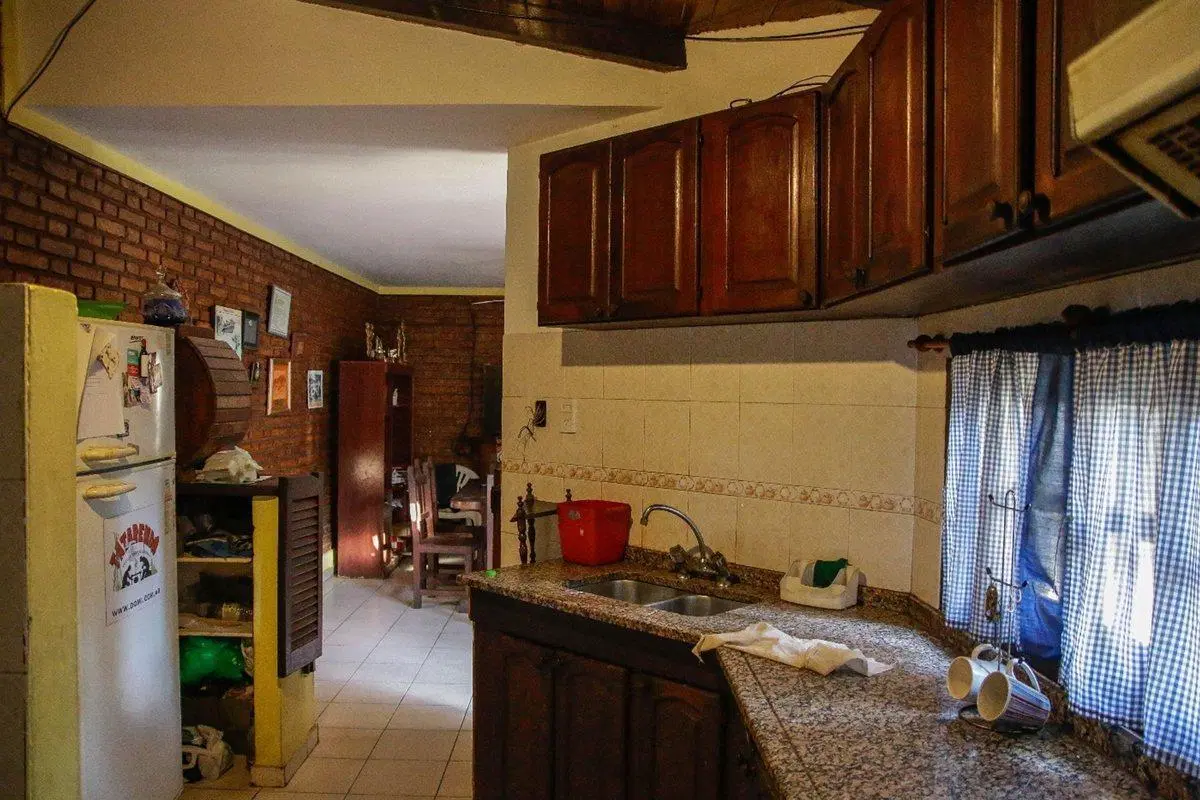 Casa mas local comercial en esquina, Reconquista. 2