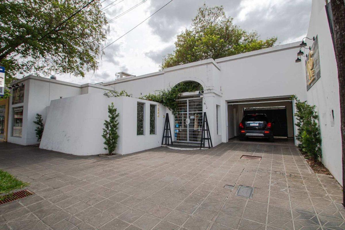 SE VENDE CASA DENTRO DE LOS BULEVARES