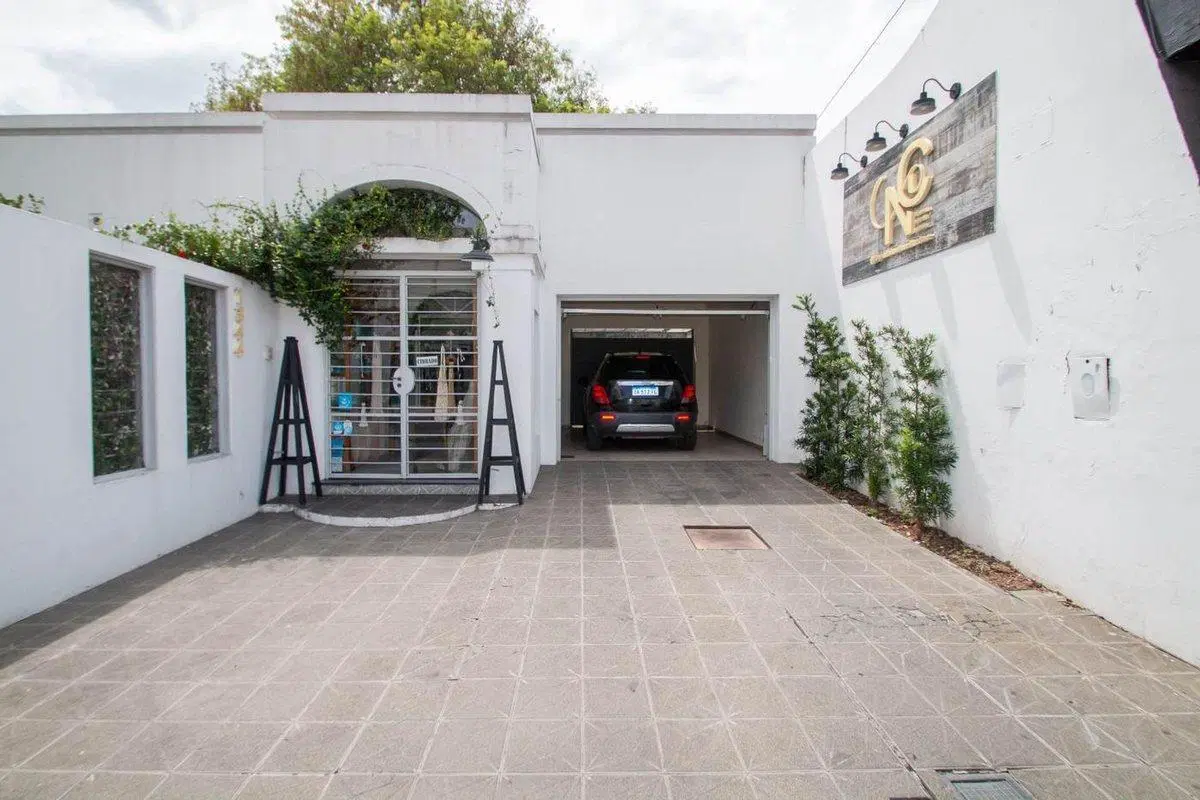 SE VENDE CASA DENTRO DE LOS BULEVARES 2