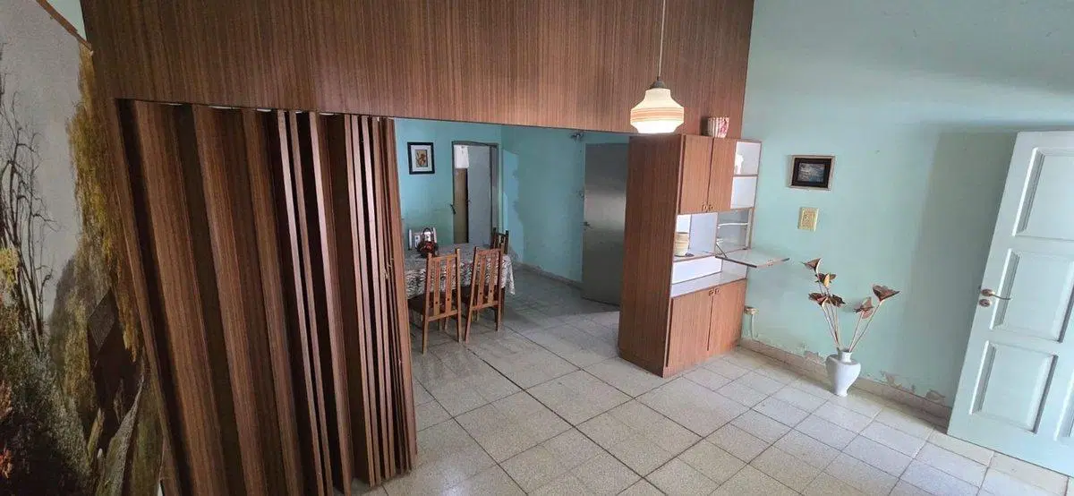 Se vende casa con pileta en Avellaneda 2