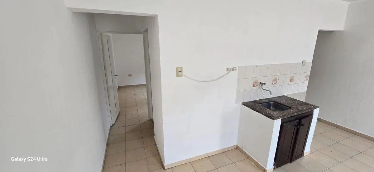 Se vende complejo 3 departamentos P/B y 2 locales 4