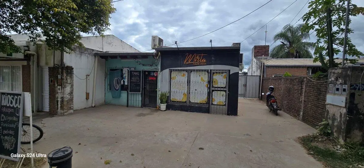 Se vende complejo 3 departamentos P/B y 2 locales 5