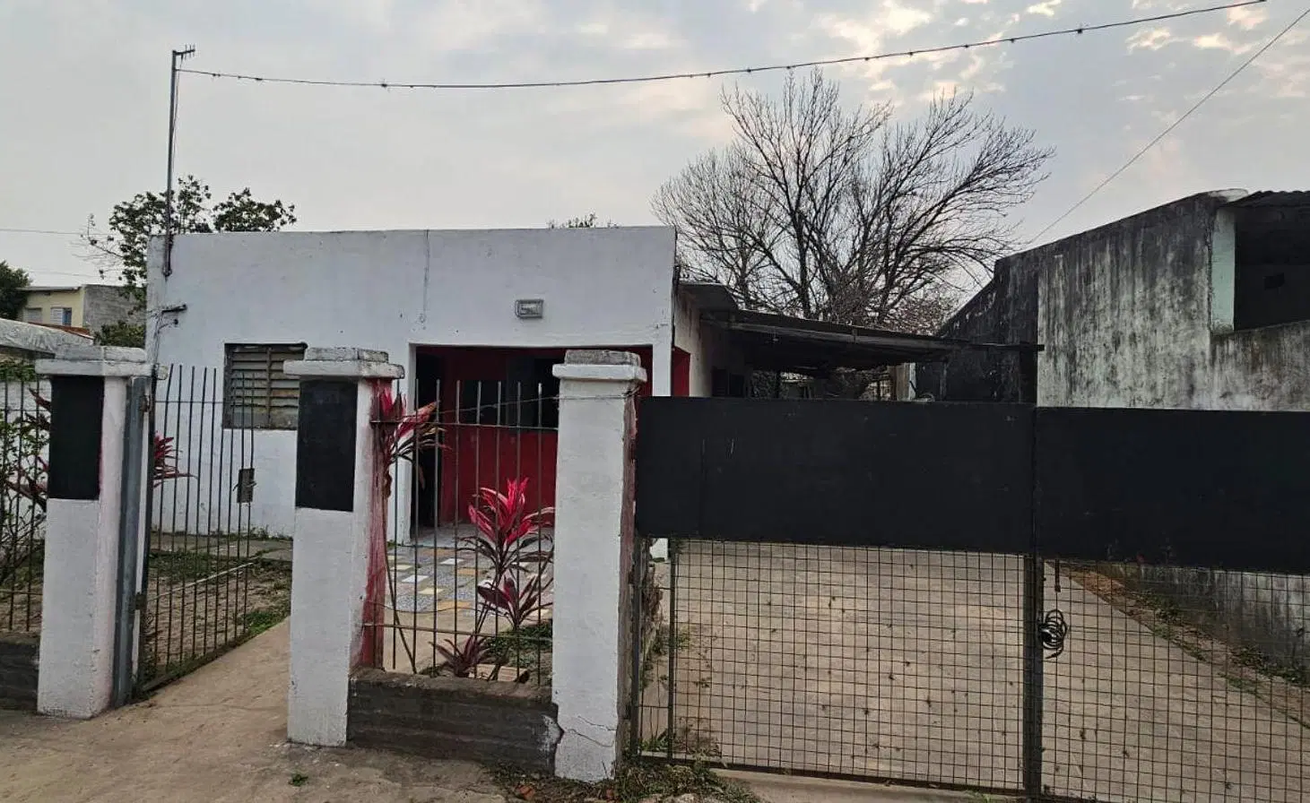 Se vende casa en Barrio América de Reconquista 4
