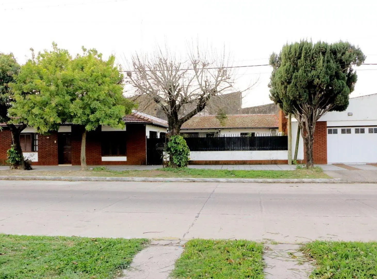 SE VENDE CASA CON UN DEPARTAMENTO EN RECONQUISTA 2