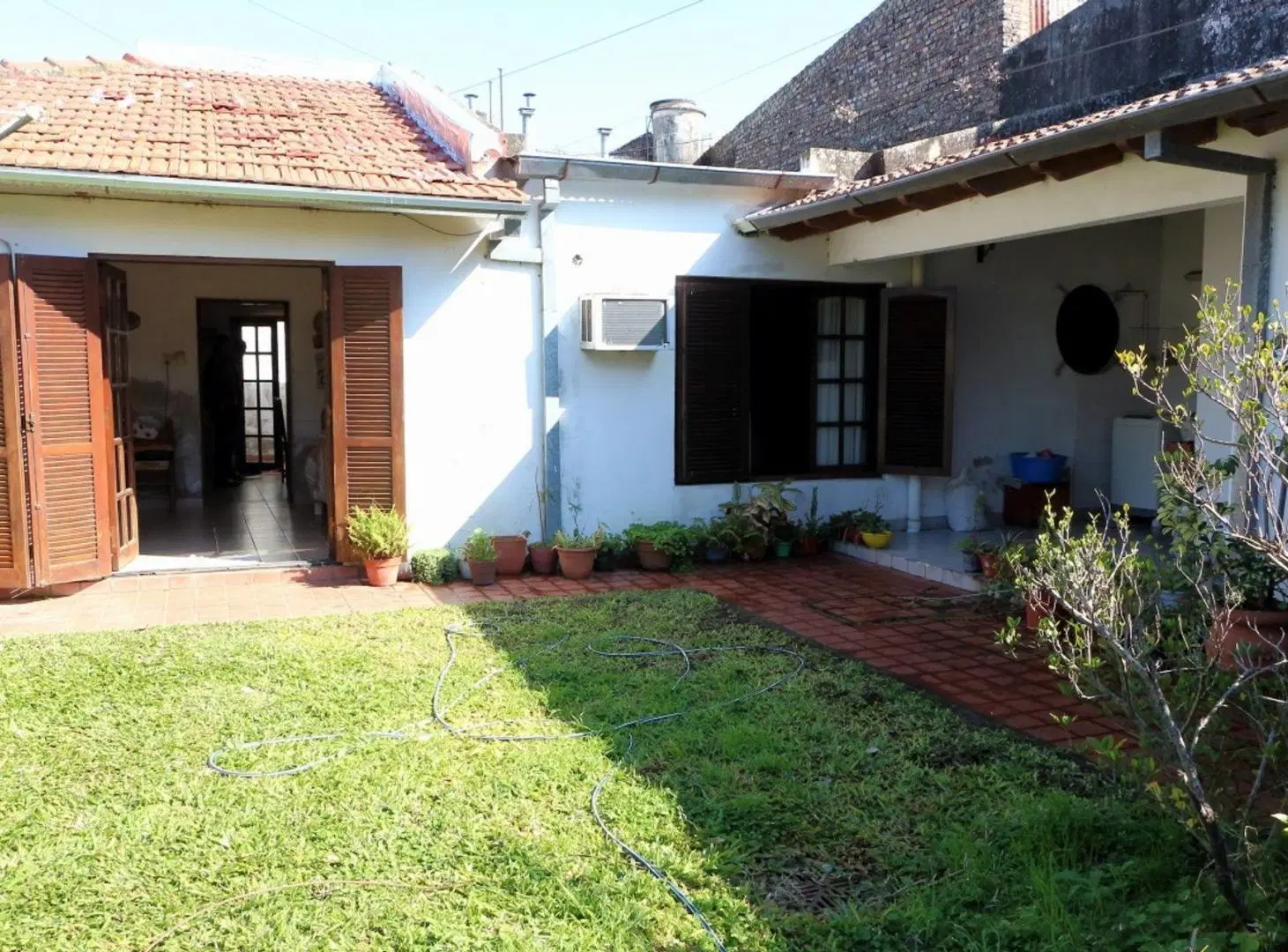 SE VENDE CASA CON UN DEPARTAMENTO EN RECONQUISTA 3