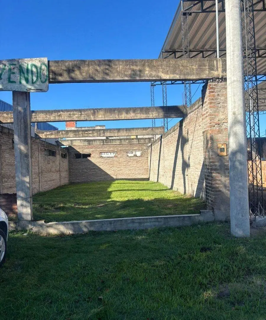 Venta de Galpon con Construccion en Reconquista 4