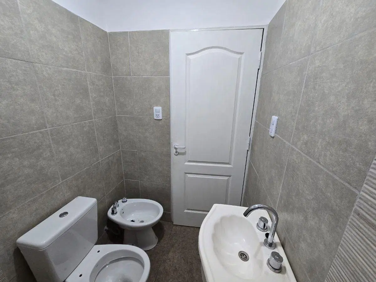 SE VENDE CASA A ESTRENAR EN AVELLANEDA 3