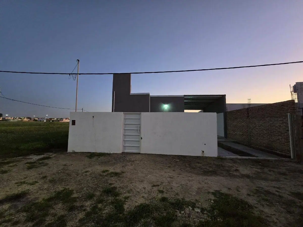 SE VENDE CASA A ESTRENAR EN AVELLANEDA 5