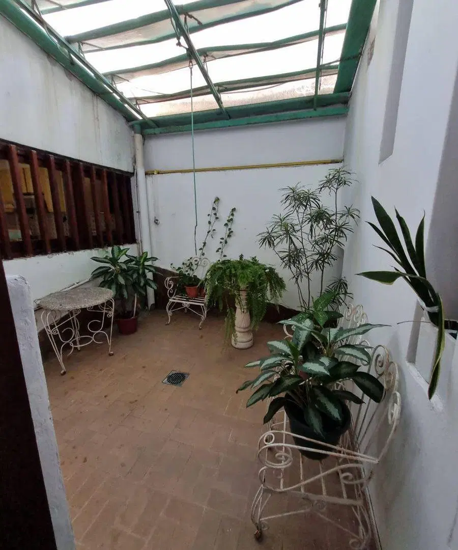 SE VENDE CASA INTERNA EN EL CENTRO DE RECONQUISTA 2