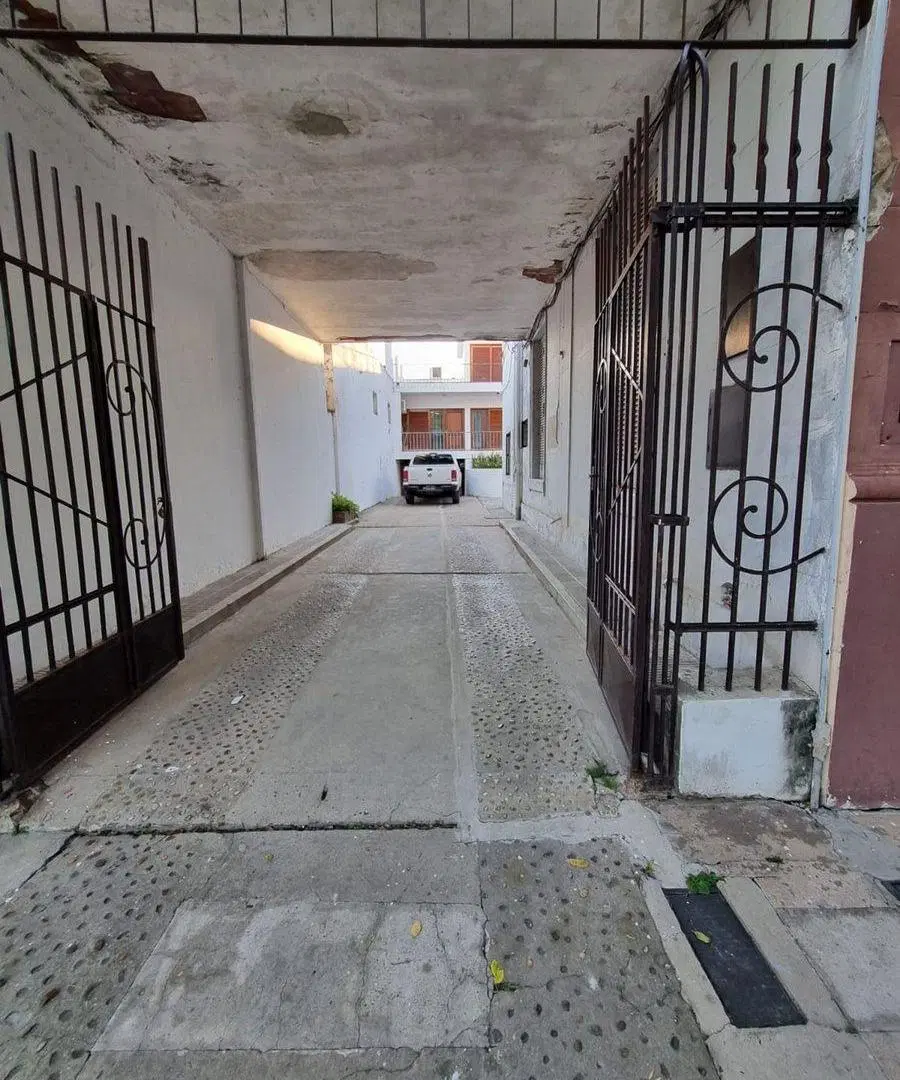 SE VENDE CASA INTERNA EN EL CENTRO DE RECONQUISTA 5