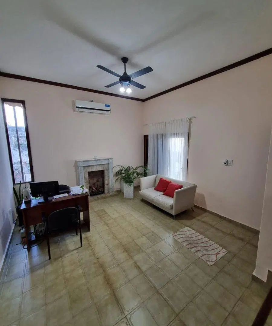SE VENDE CASA INTERNA EN EL CENTRO DE RECONQUISTA 3