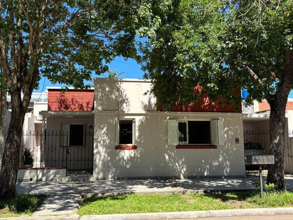 Se VENDE casa en Reconquista.
