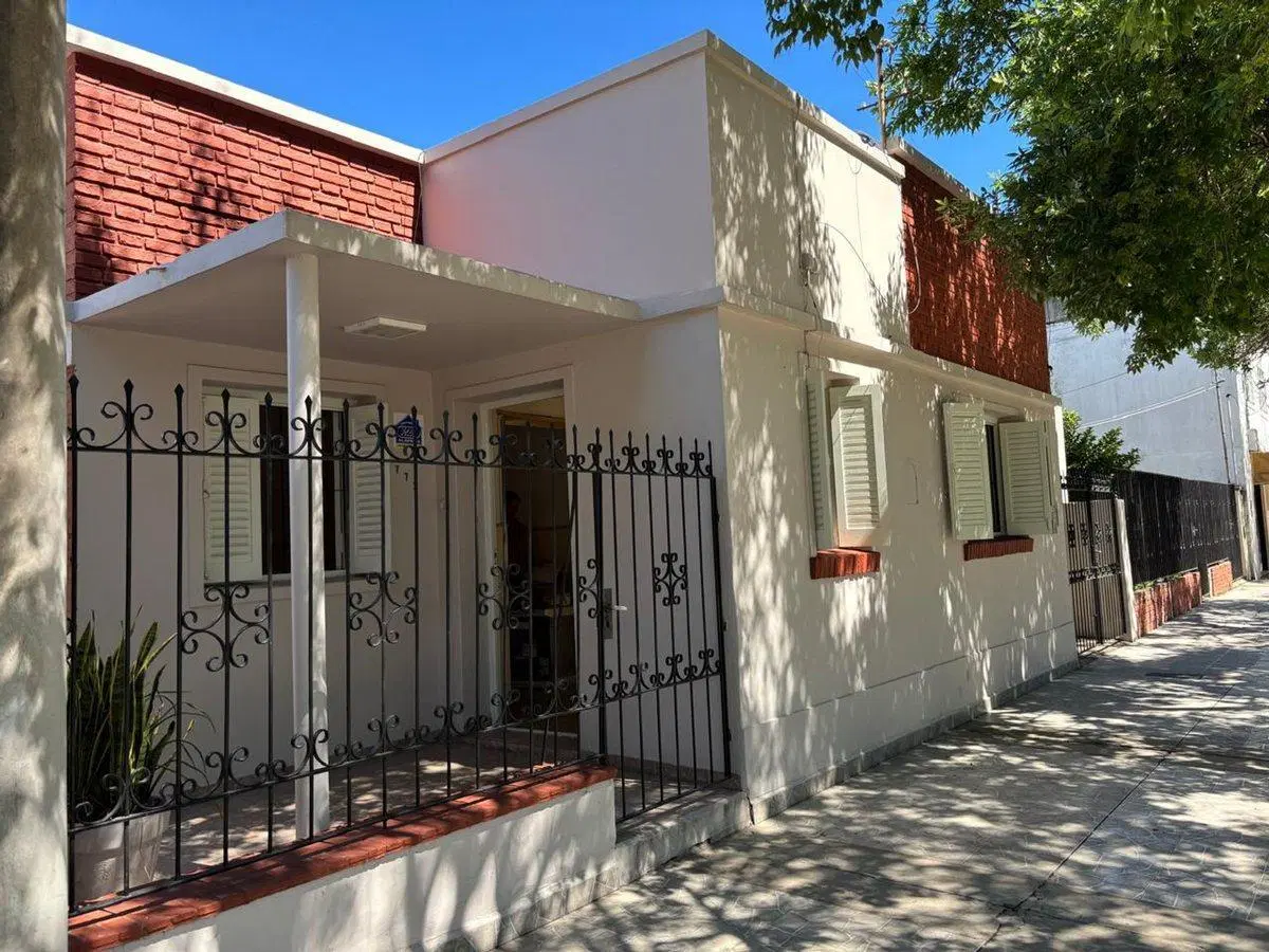 Se VENDE casa en Reconquista. 3