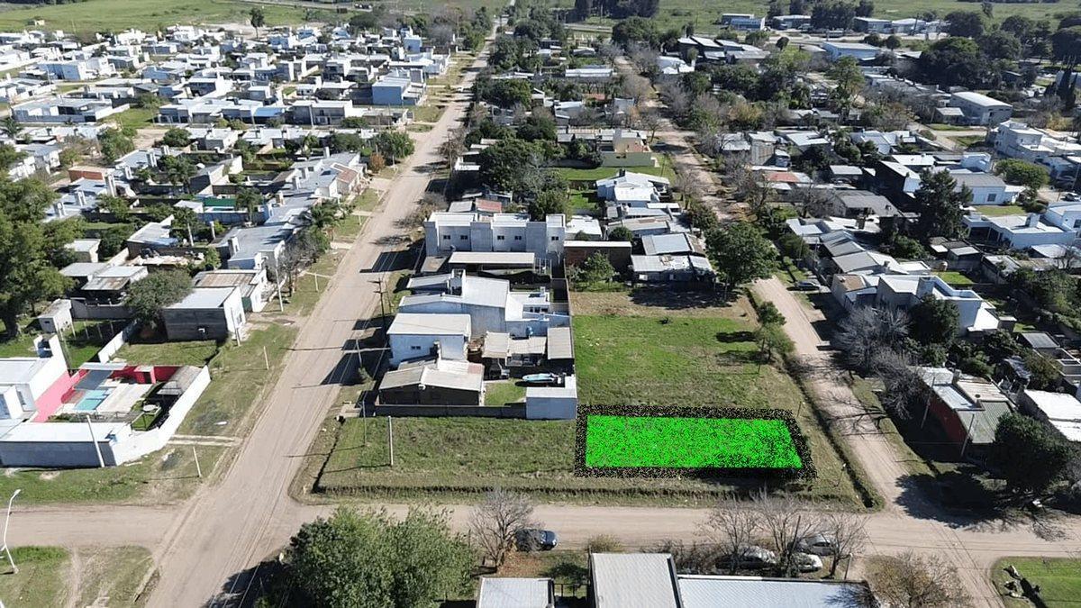 Se VENDE lote en barrio Las Flores Rqta.