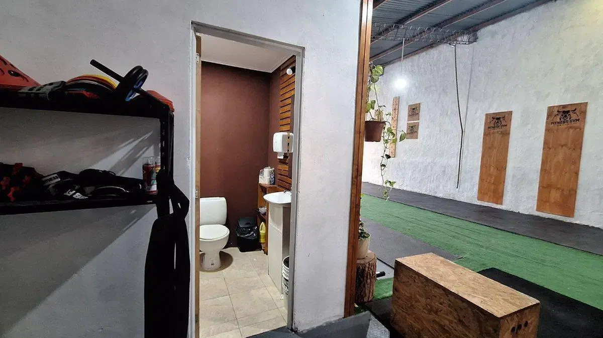 SE VENDE GALPON SOBRE CALLE ITURRASPE 2