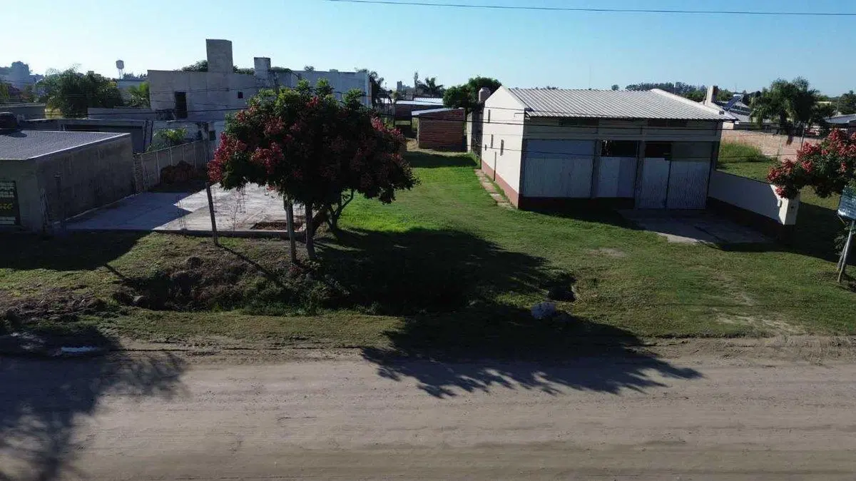 Lote sobre calle 44 Barrio Martelossi 2