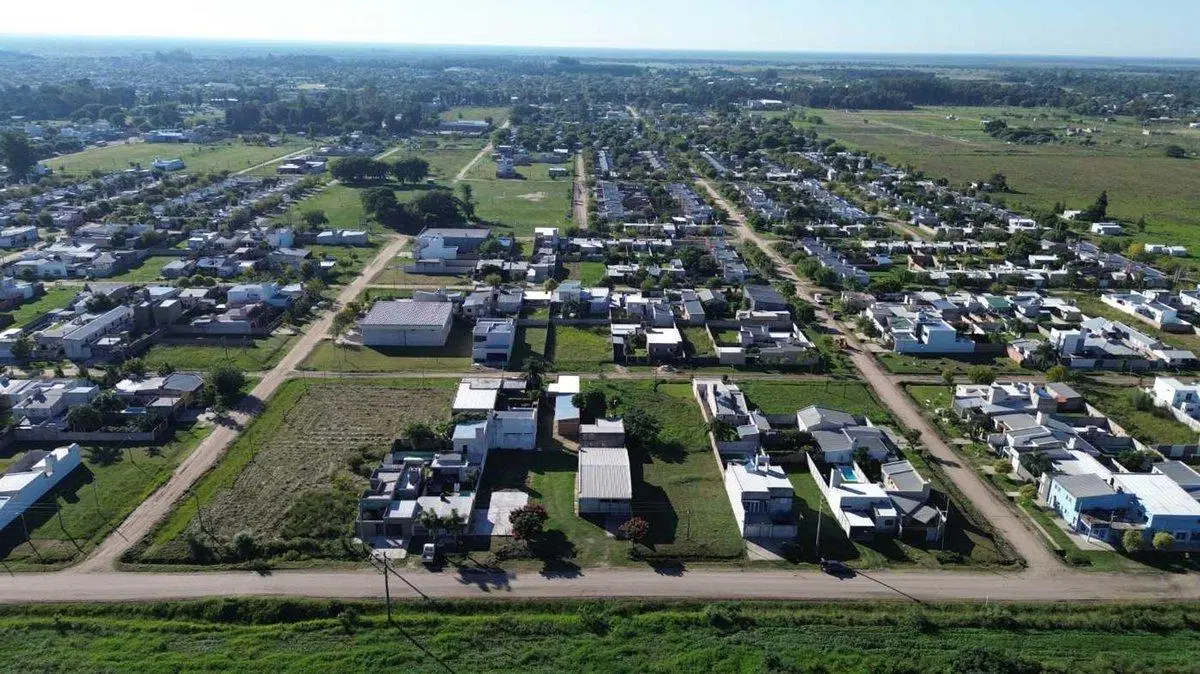 Lote sobre calle 44 Barrio Martelossi 4