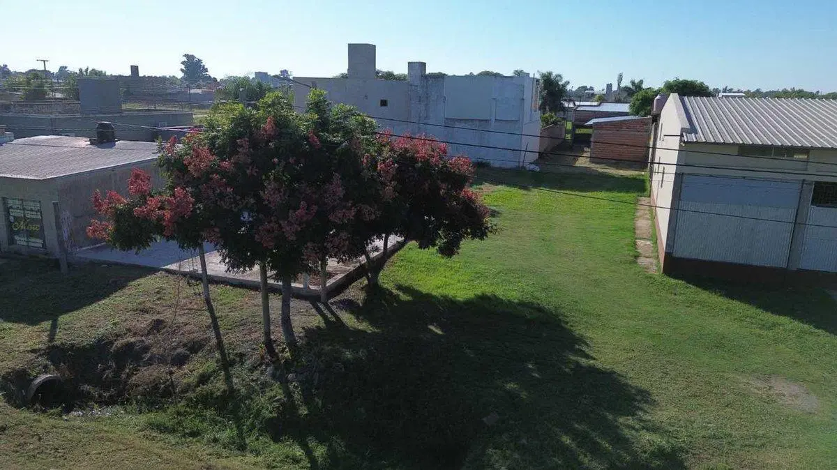 Lote sobre calle 44 Barrio Martelossi 5