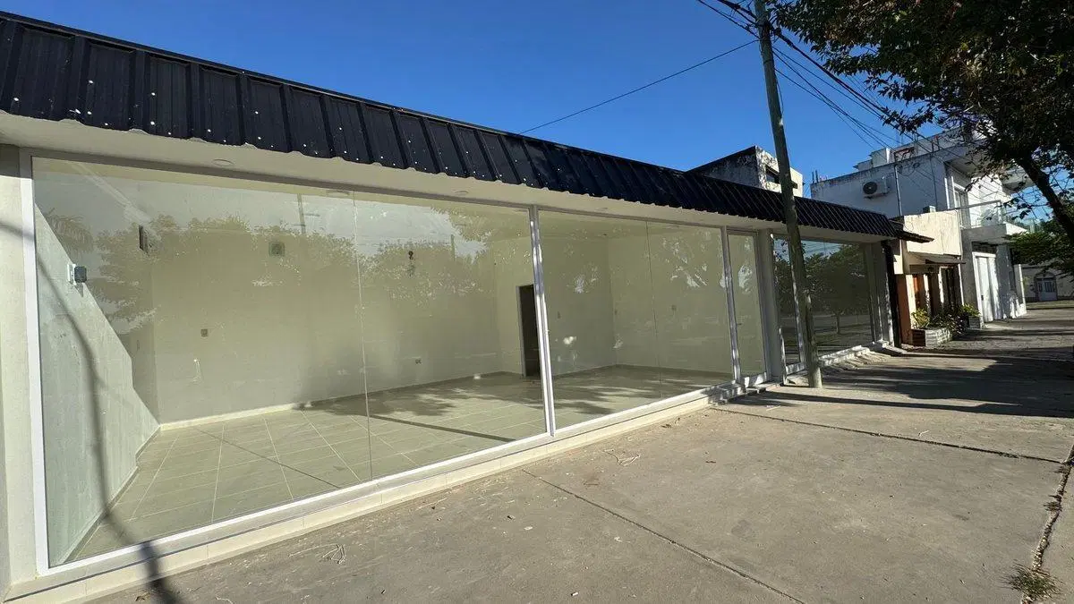 SE ALQUILA Salón Comercial en Avellaneda Sta. Fe 2