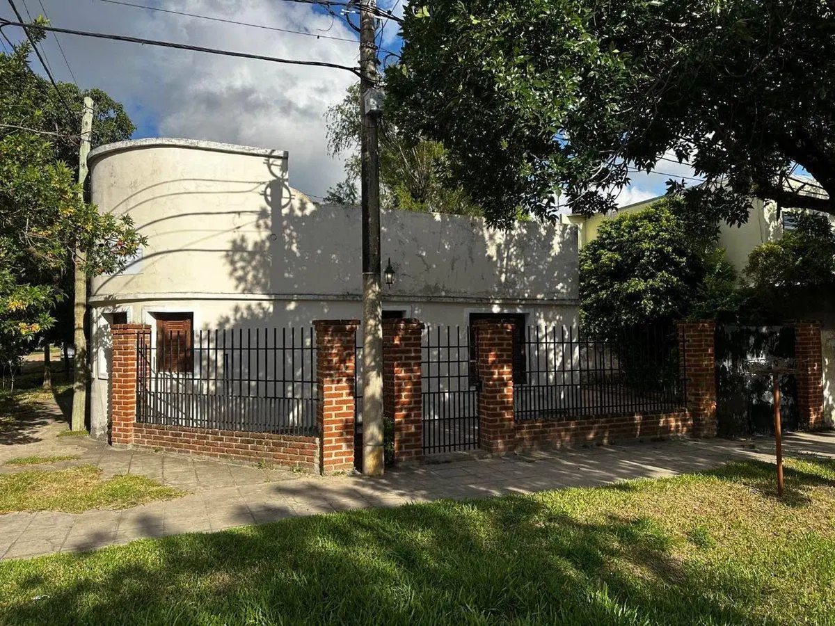 Casa a refaccionar en Venta en Reconquista 5