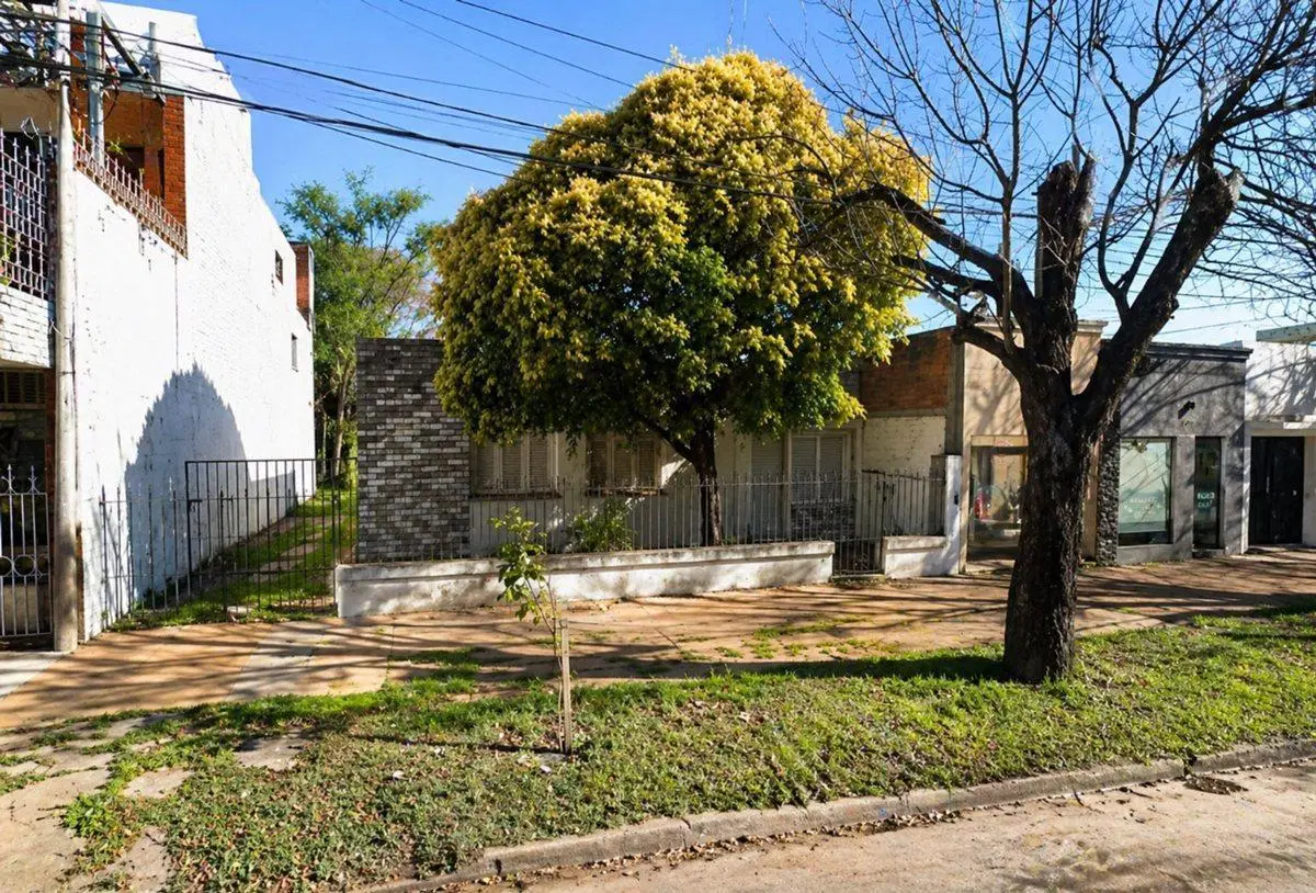 SE VENDE TERRENO DENTRO DE LOS 4BV -CASA A DEMOLER 2