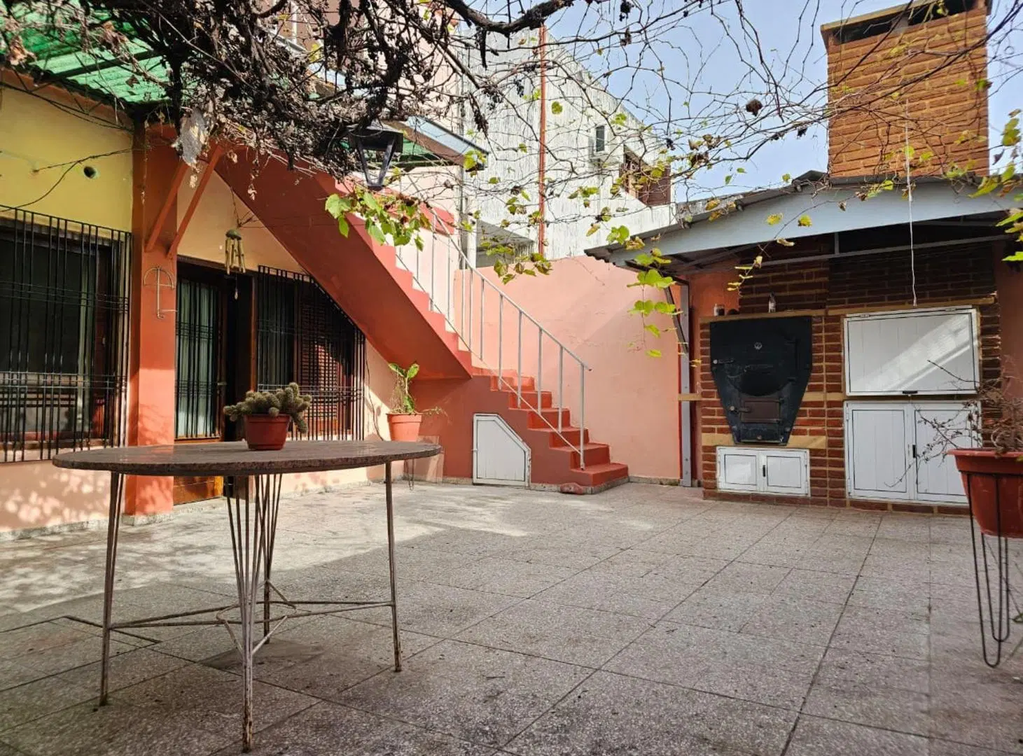 Casa con Local en Venta sobre Patricio Diez 3