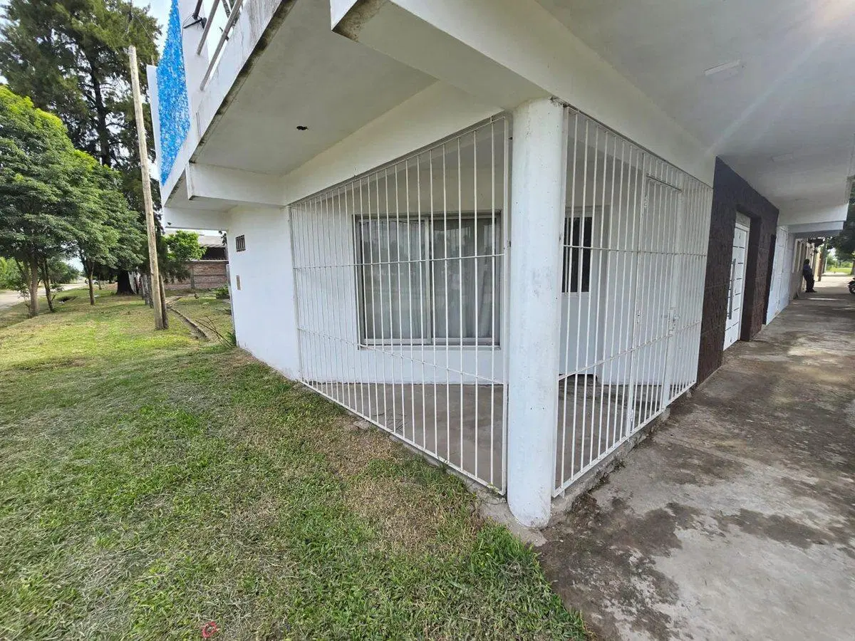 Se vende casa en planta alta con dos locales 3