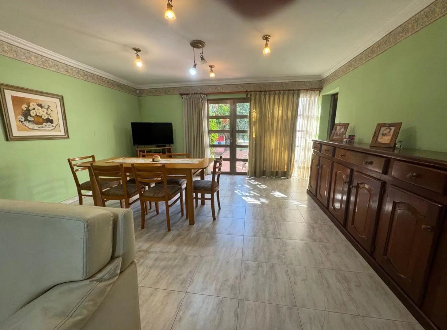 Casa centrica  en venta ubicada en Moreno 872. 2