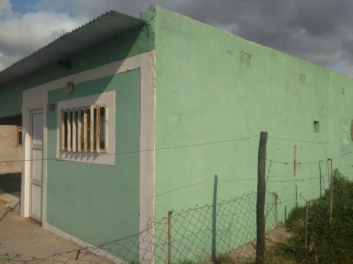 SE VENDE CASA 3 DORM-BARRIO NUEVO- RECONQUISTA 8