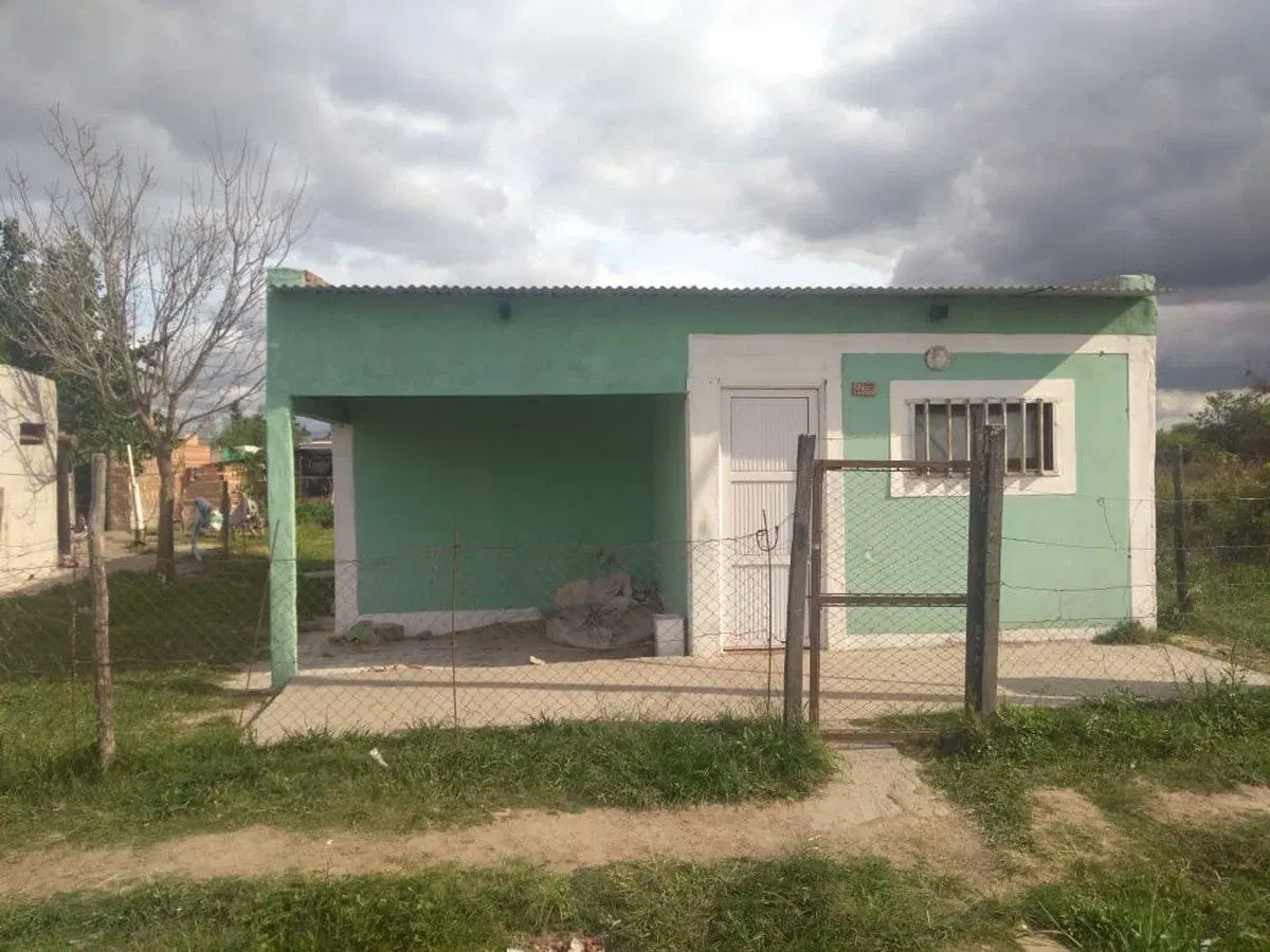 SE VENDE CASA 3 DORM-BARRIO NUEVO- RECONQUISTA 5