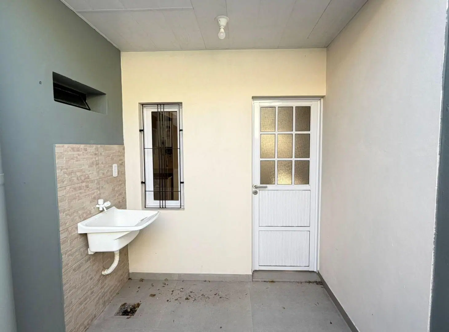 Se alquila departamento de un dormitorio 3